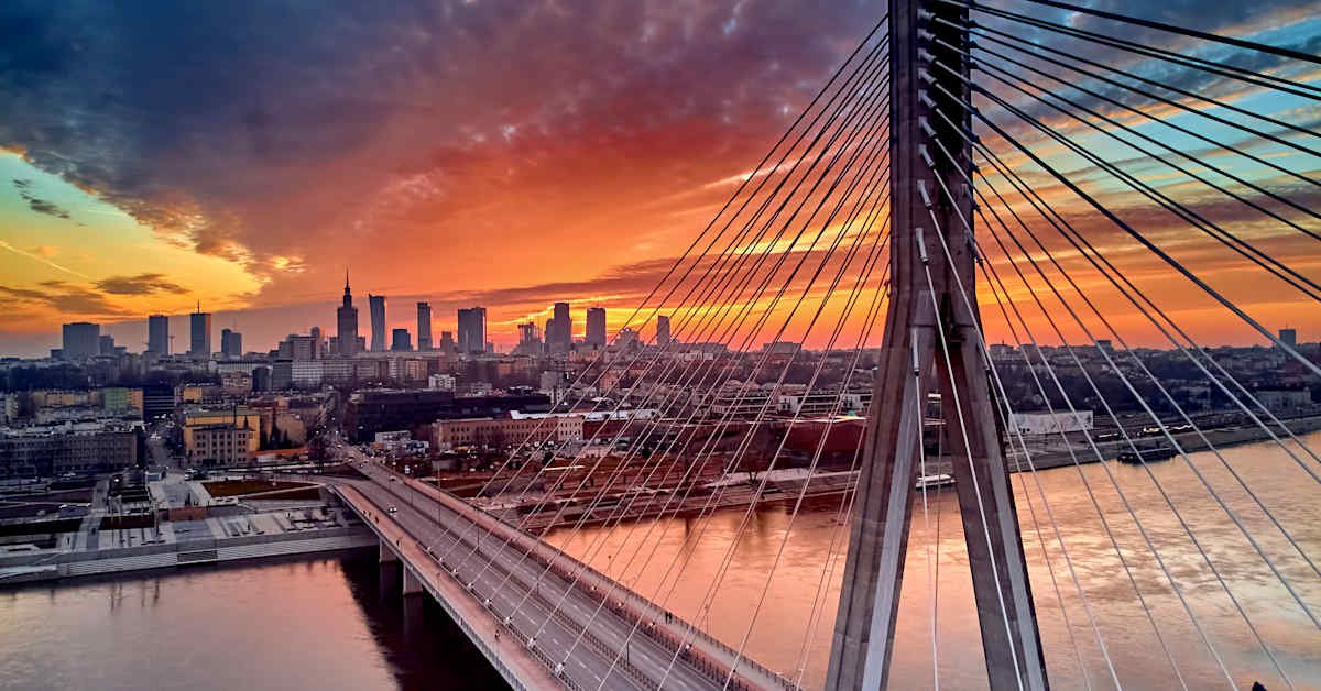 Faro - Varsóvia: Viagem Conectada